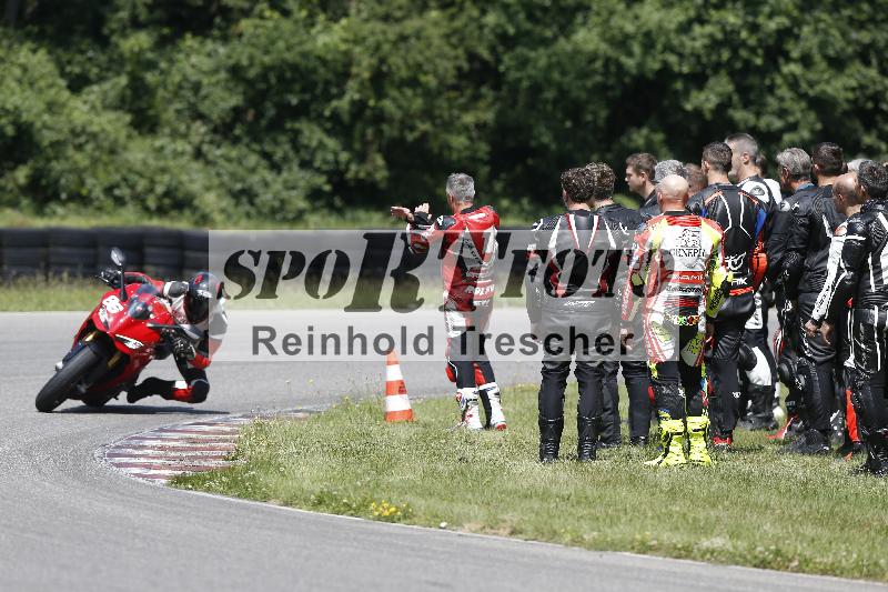 Archiv-2025/27 12.06.2025 Ducati Schweiz Trackday Warmup  ADR/Impressionen